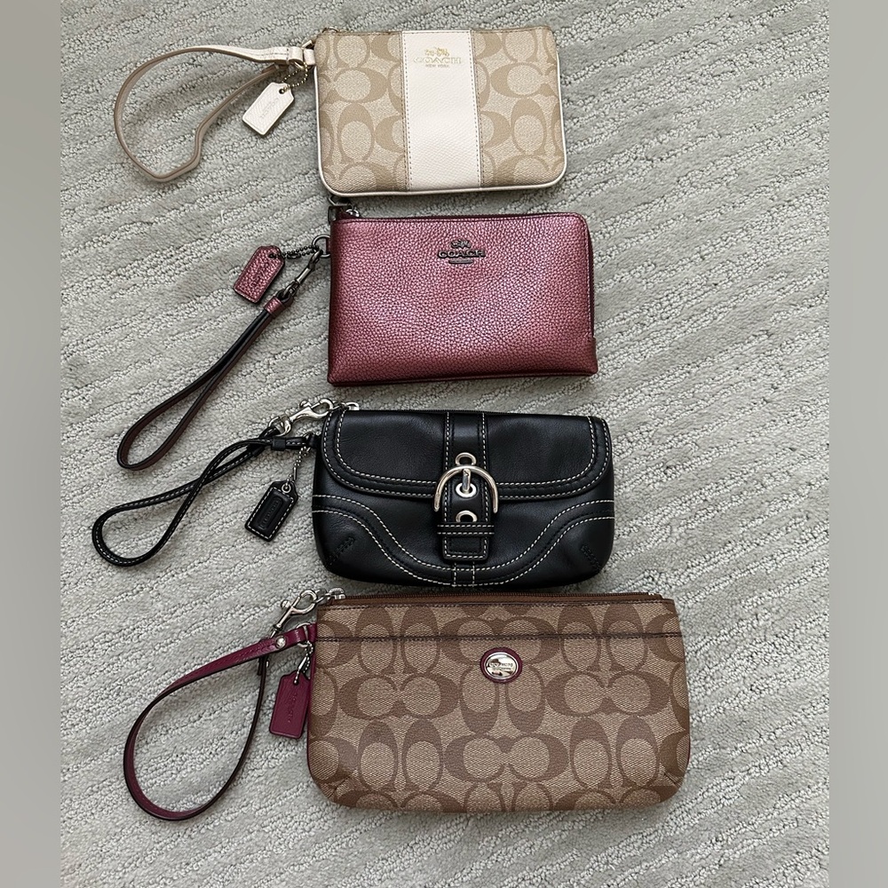 NWOT—Classic Coach wristlet/wallet - Picture 9 of 10